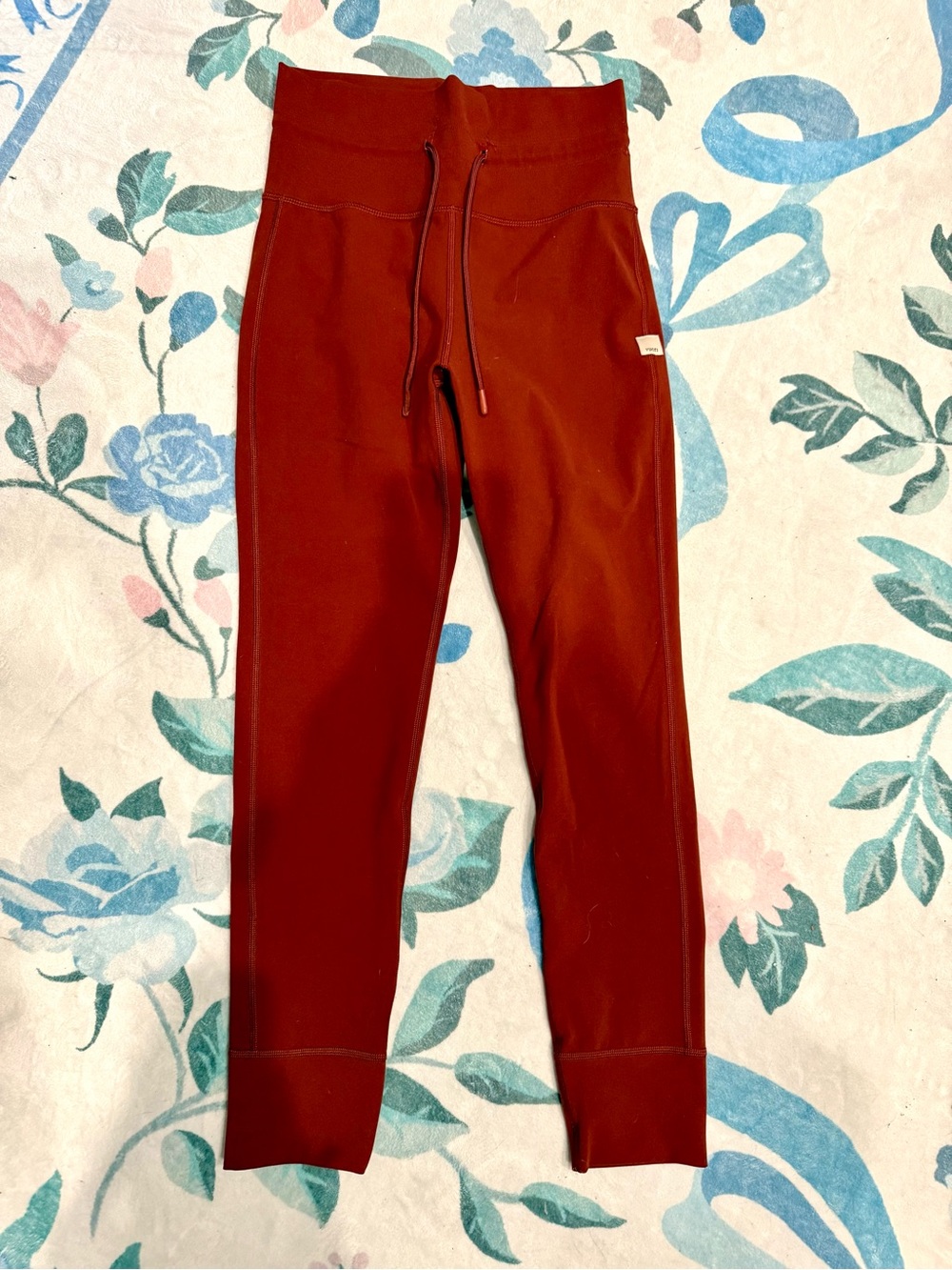 Vuori women’s High-Waist Burgundy Leggings with Drawstring, small.